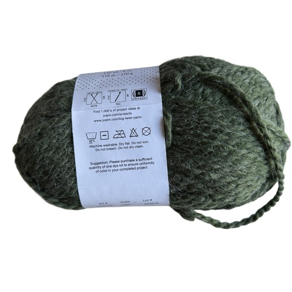 Buttercream Luxe Craft Alpaca Yarn Green Color 170g/6oz 130yds/118m - Picture 4 of 10